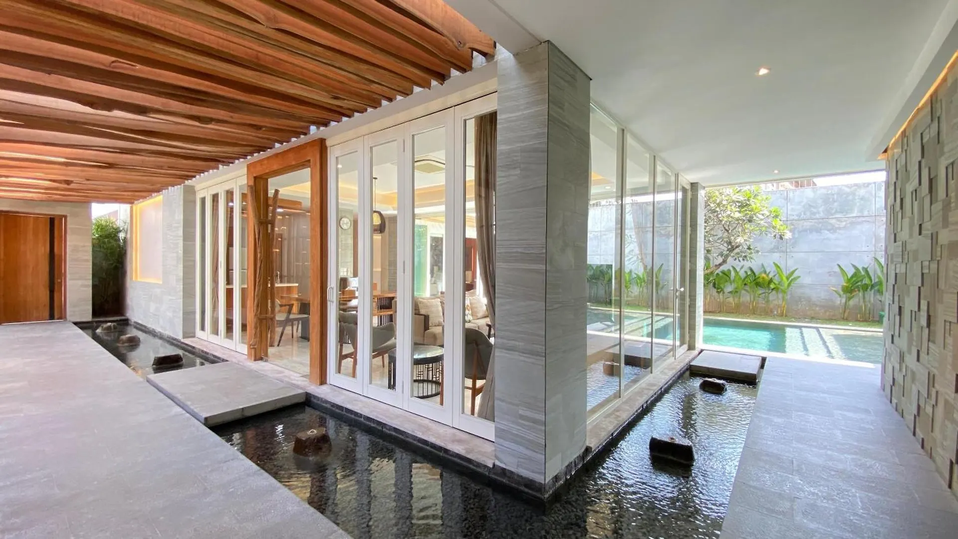 Yy Villa Big Pool & Parking In Seminyak Indonesia