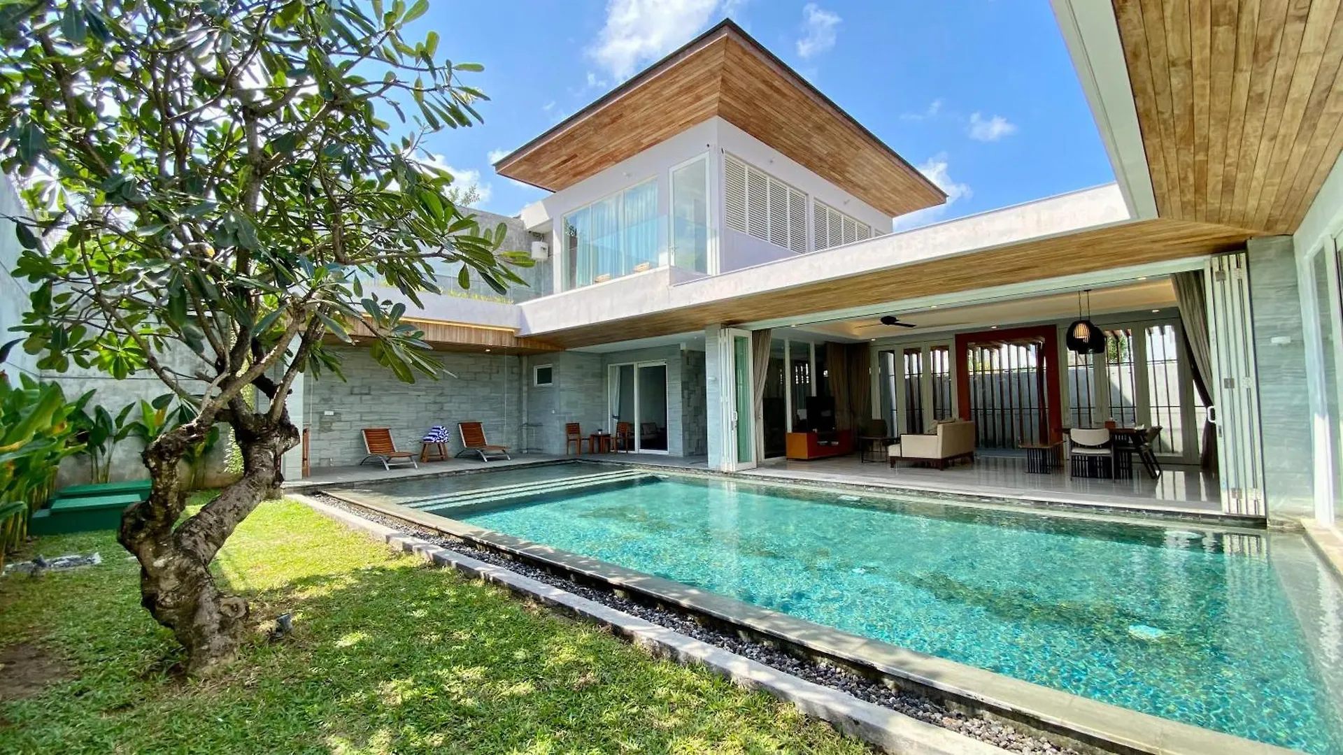 Yy Villa Big Pool & Parking In Seminyak