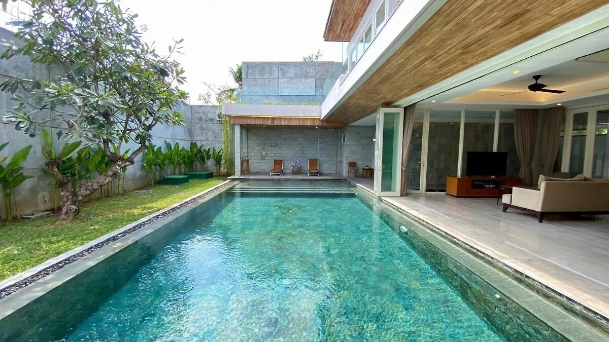 Yy Villa Big Pool & Parking In Seminyak