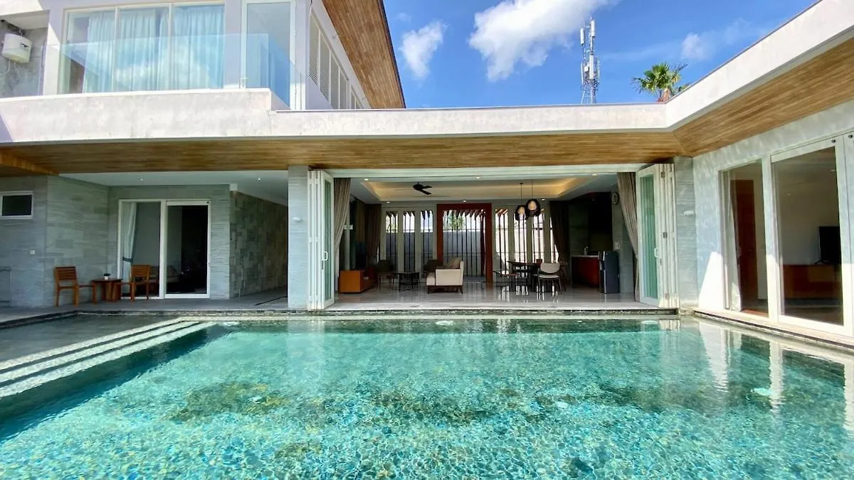 Yy Villa Big Pool & Parking In Seminyak