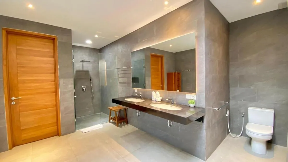 Yy Villa Big Pool & Parking In Seminyak