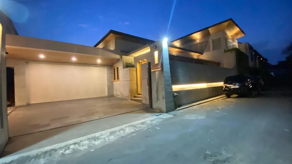 Yy Villa Big Pool & Parking In Seminyak