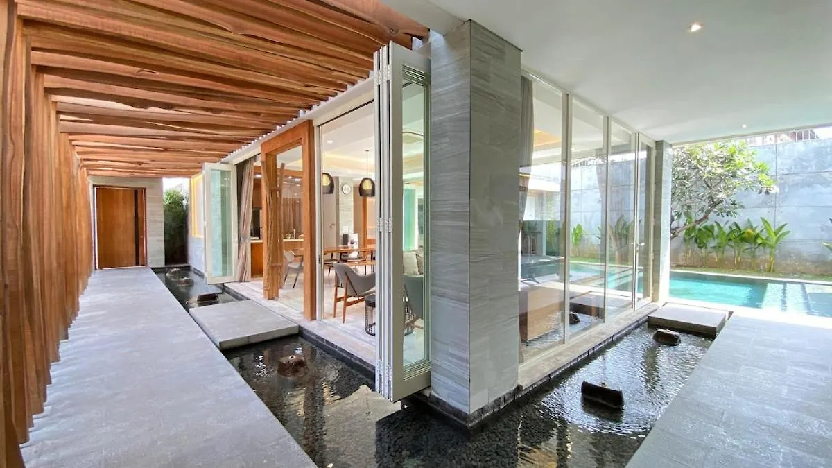 Yy Villa Big Pool & Parking In Seminyak