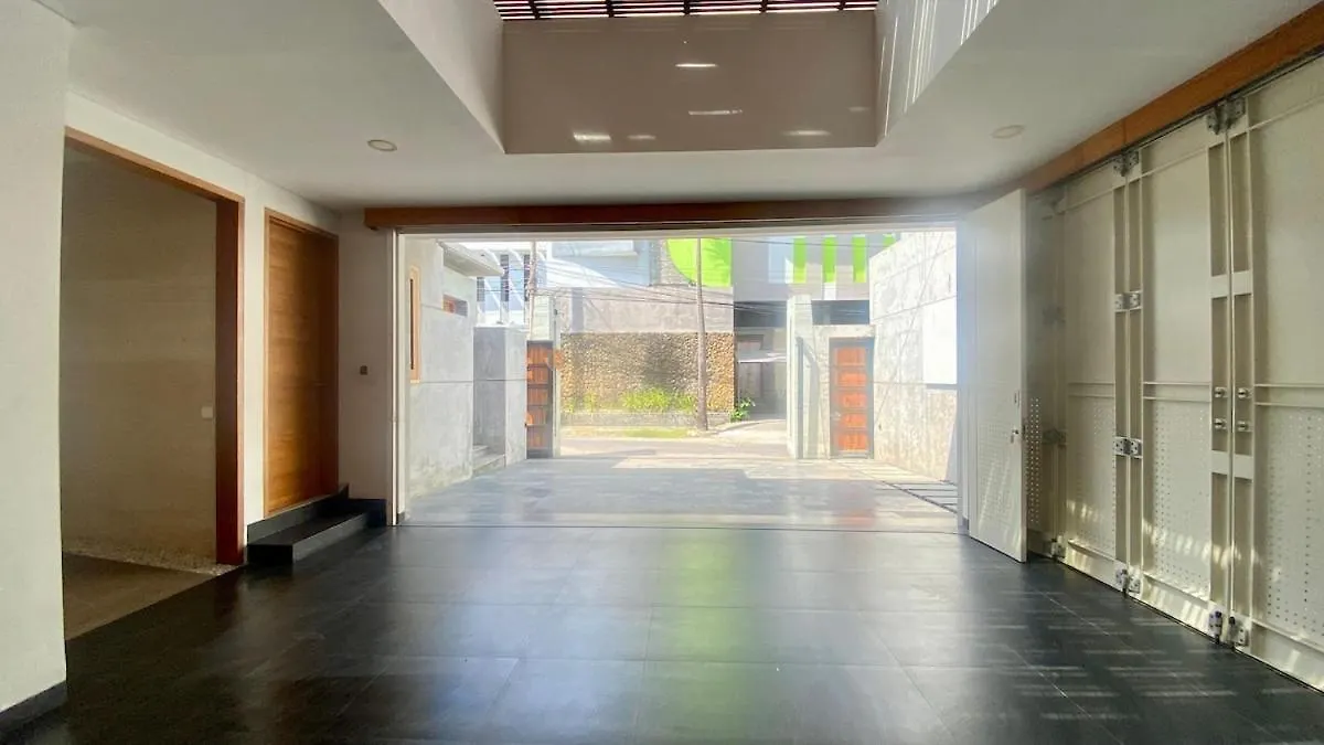 Yy Villa Big Pool & Parking In Seminyak
