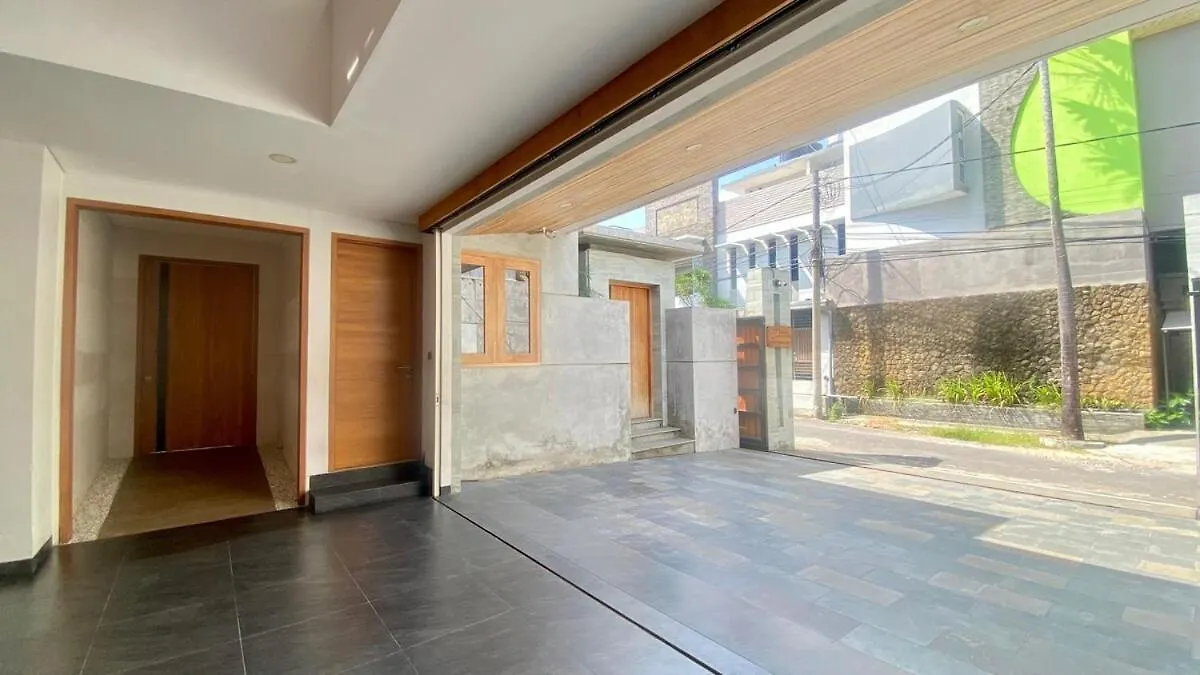 Yy Villa Big Pool & Parking In Seminyak