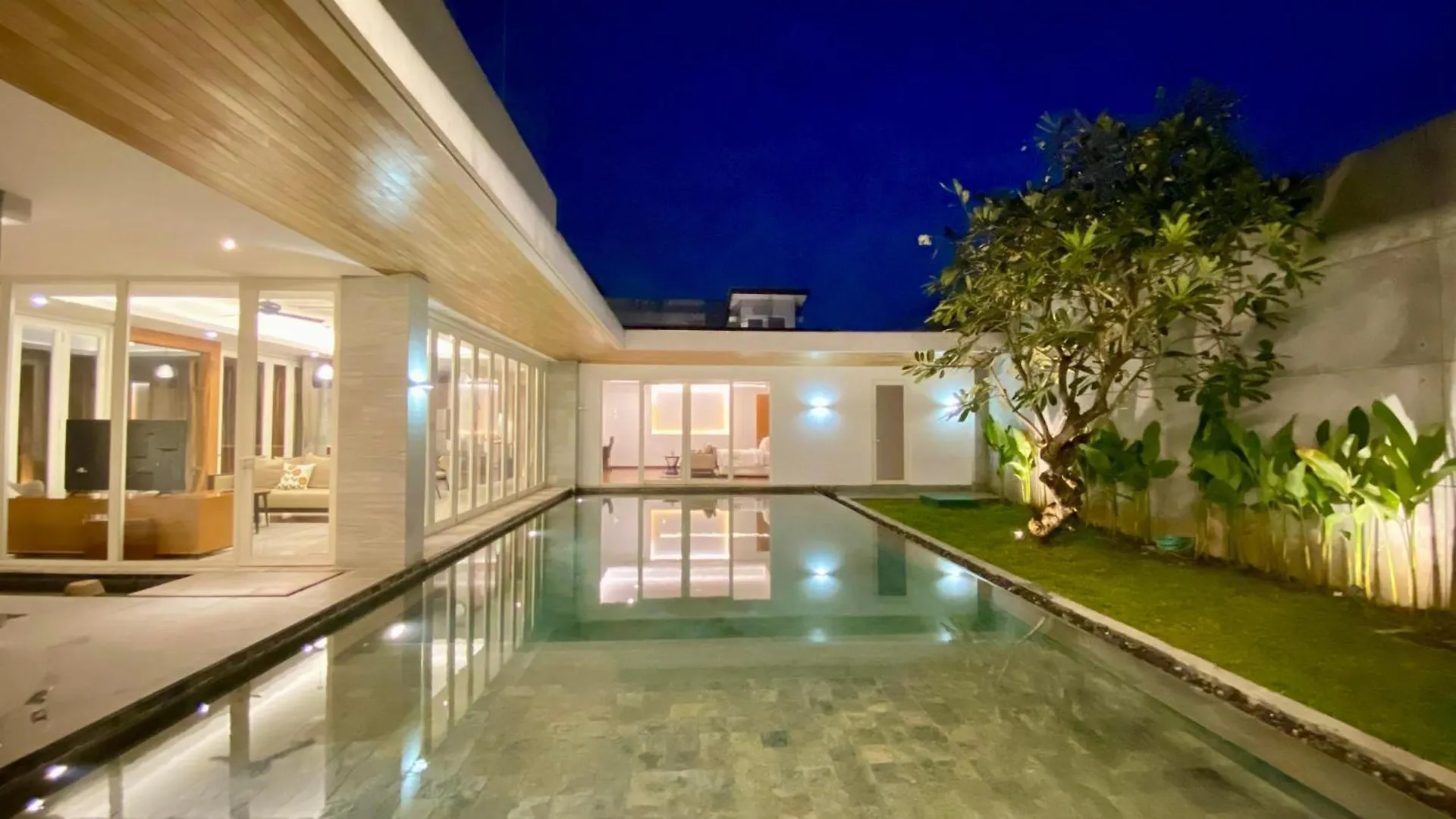 Yy Villa Big Pool & Parking In Seminyak Indonesia