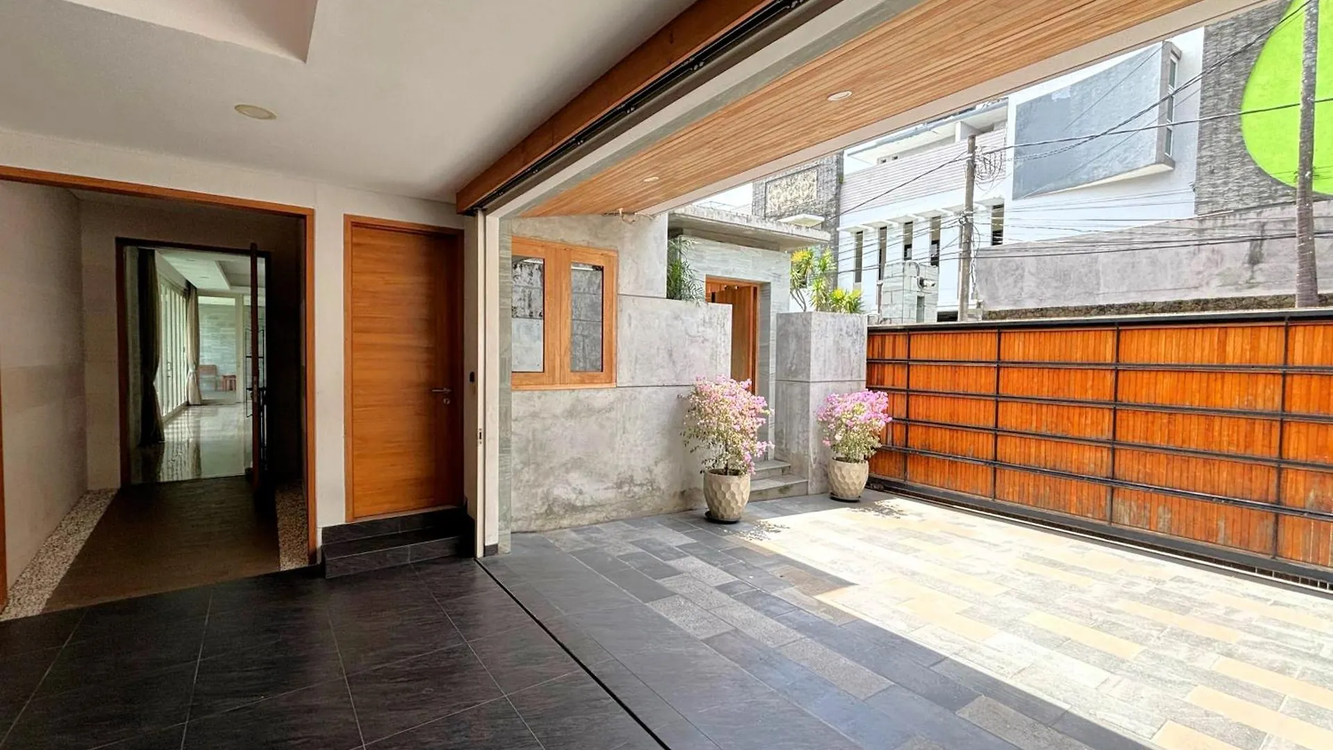 Yy Villa Big Pool & Parking In Seminyak Indonesia