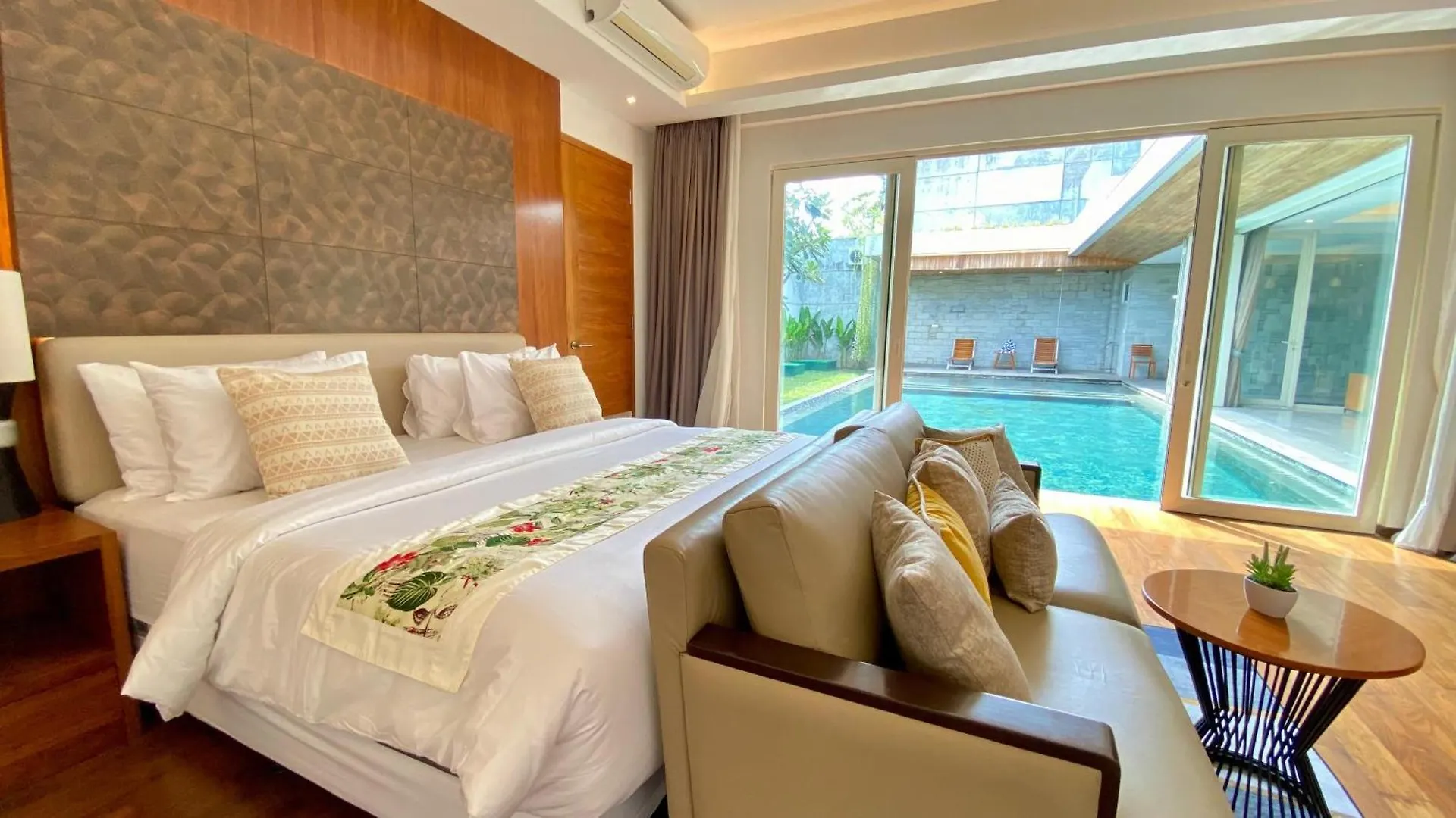 Yy Villa Big Pool & Parking In Seminyak Indonesia
